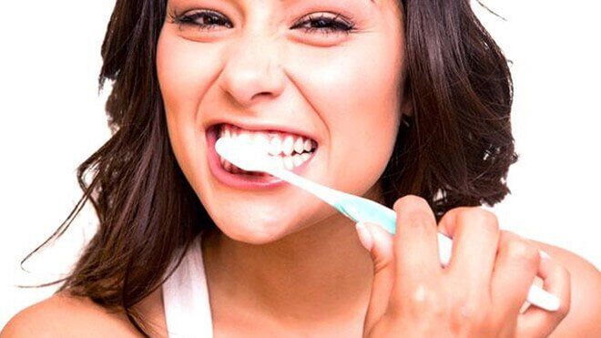 chăm sóc răng không đúng cách