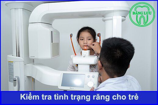 kiểm tra răng miệng cho trẻ