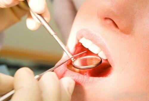 Cách xử lý hiện tượng răng bị đau ê buốt