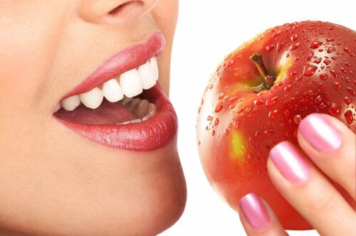 Trắng răng với thực phẩm từ tự nhiên