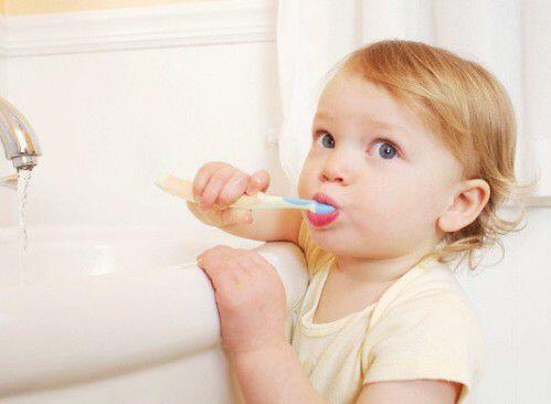 Những điều cần biết khi chăm sóc răng miệng cho trẻ