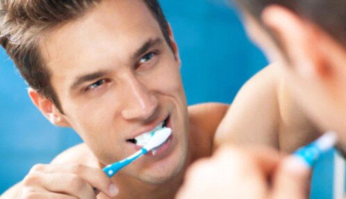 Mòn răng, tụt lợi vì vệ sinh răng quá thường xuyên