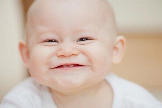 Chiếc răng đầu tiên của trẻ mọc khi nào ?